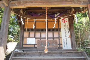 神社の扉をオーダーメイドリフォーム前